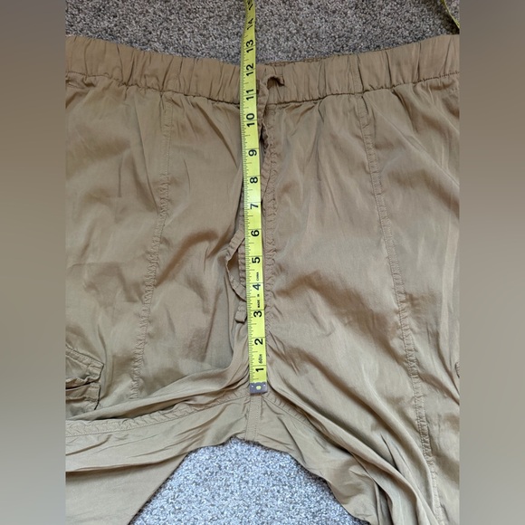 Lululemon Lightweight Adjustable Mid-Rise Cargo Pant in Filbert Tan Size Large - Picture 15 of 16